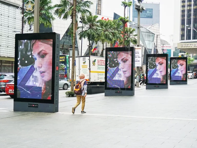 Street-Advertising-768x575